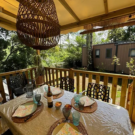 Un Toit Sur Le Bassin Campsite *